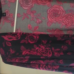 Torrid sz 1 Black with Red Rose Long Cardigan